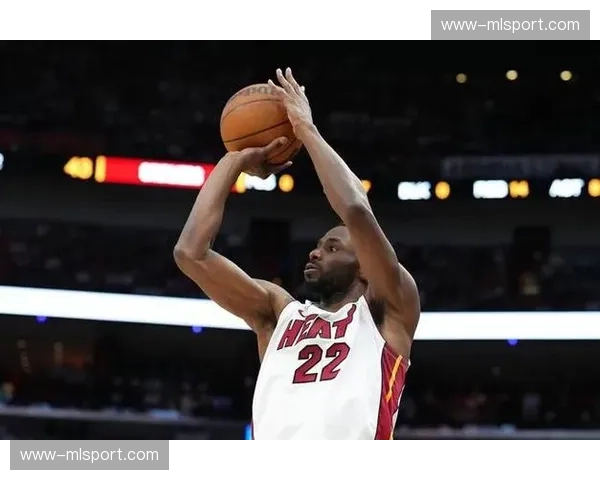 太阳保护篮筐冲抢篮板:内线硬扛策略应对黄蜂转换进攻