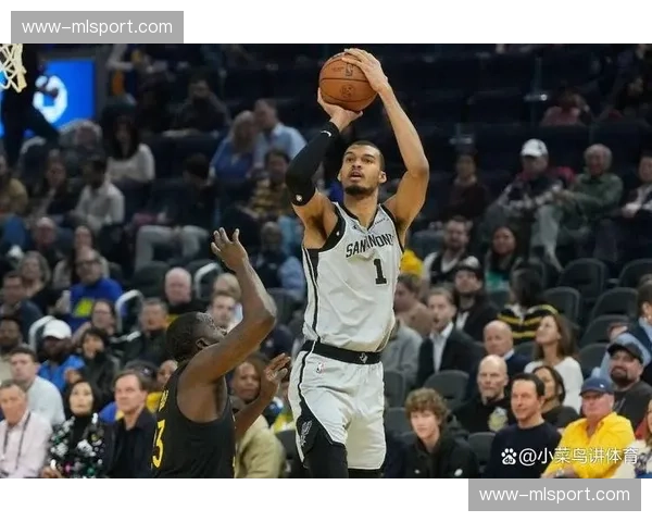 马刺后场双星控场稳健 福克斯文班亚马配合默契